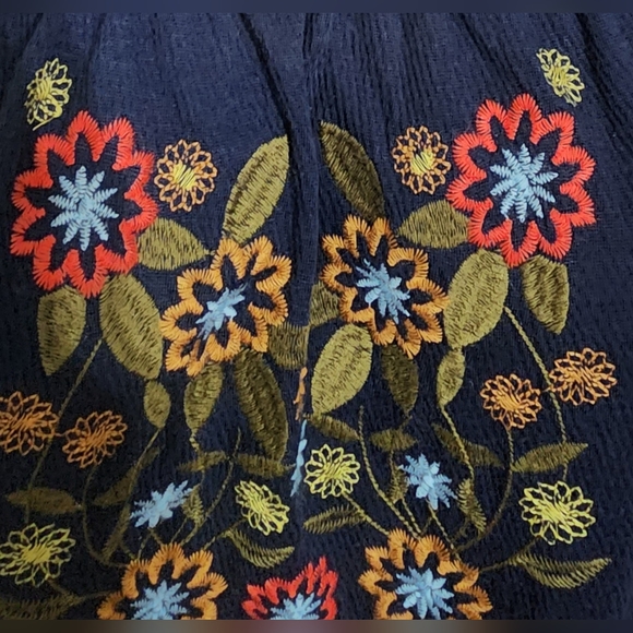 LIVE TO BE SPOILED TOP LARGE SEE PICS FOR MEASUREMENTS - Picture 10 of 11